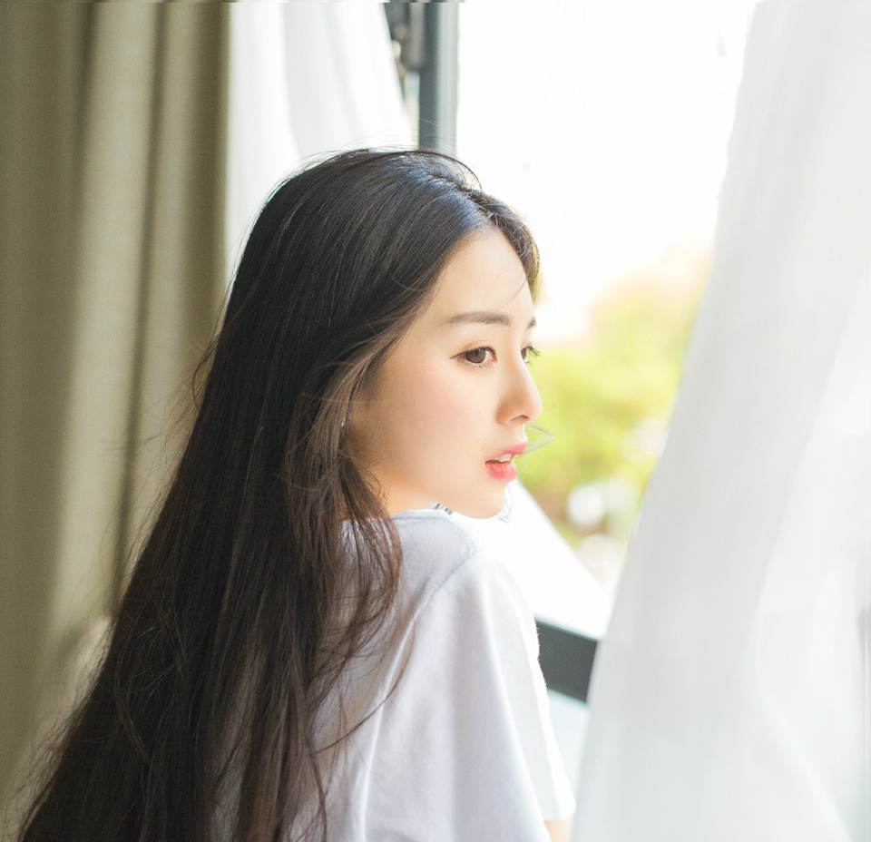 “那主公如今何在？”张任站起来，沉声问道。
